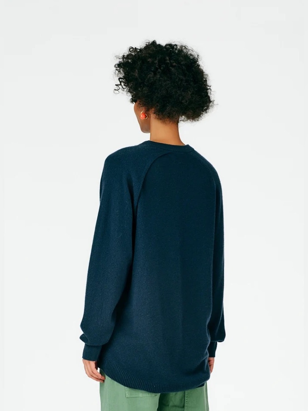 $625 Feather Weight Cashmere Cutout Sleeve Pullover In Dark Slate - Picture 3 of 10